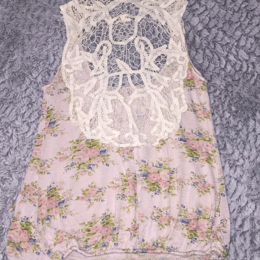 5/$25 SALE 🌟 Ciel Bleu Lace & Cotton Floral Tank